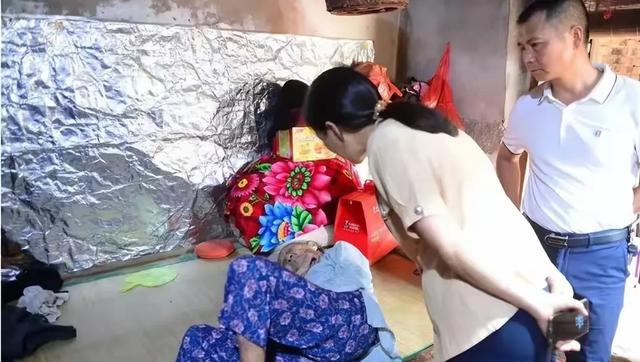 福建最长寿老人离世,百名子孙送别